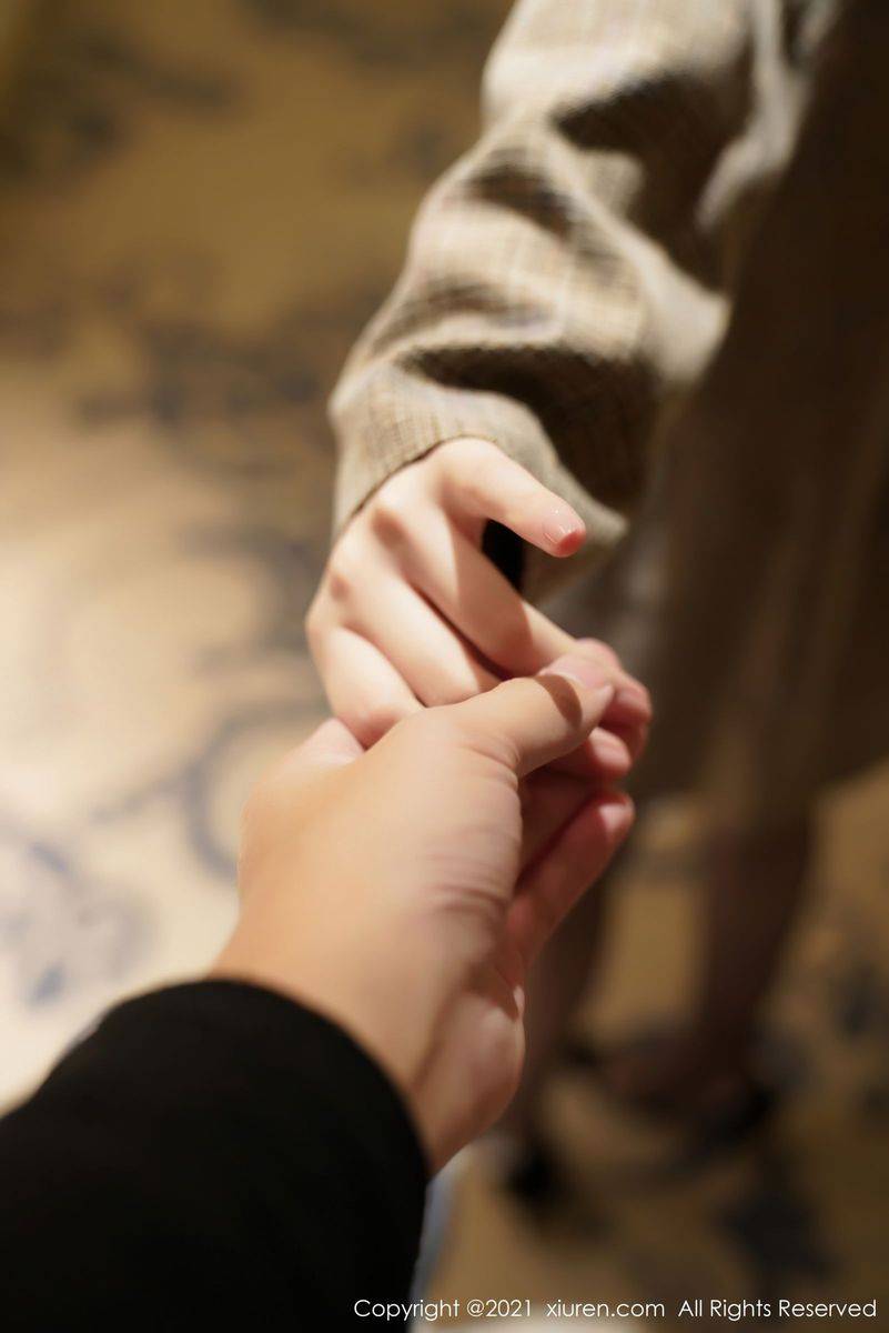 秀人网美女模特糯美子Mini镂空内衣&童颜欧派身材澳门旅拍-13