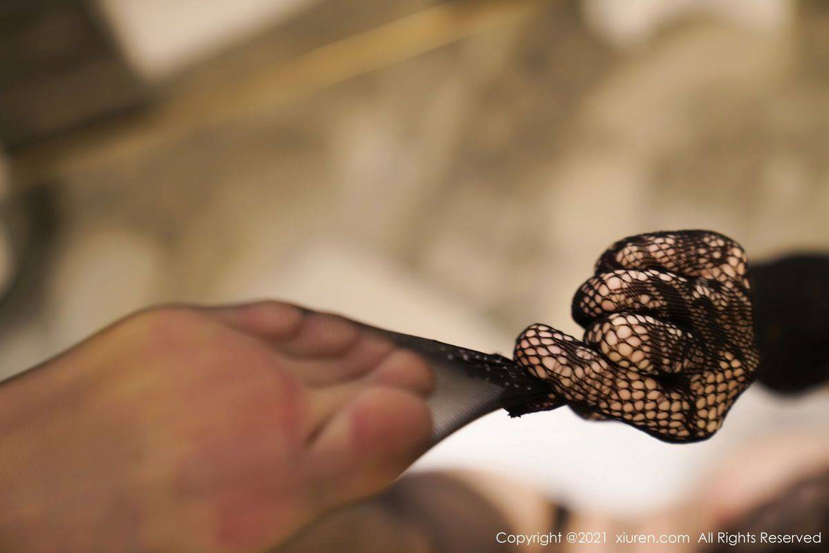 秀人网美女模特糯美子Mini镂空内衣&童颜欧派身材澳门旅拍-46