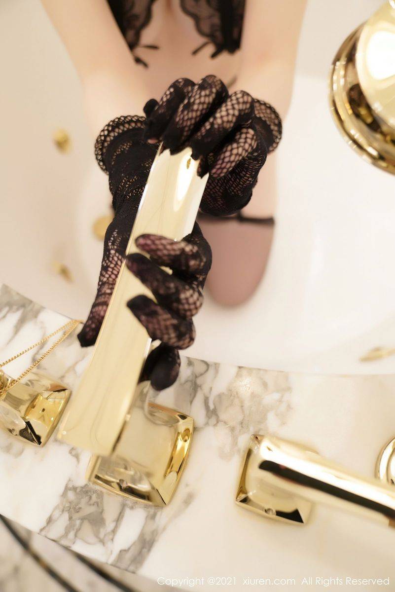 秀人网美女模特糯美子Mini镂空内衣&童颜欧派身材澳门旅拍-58