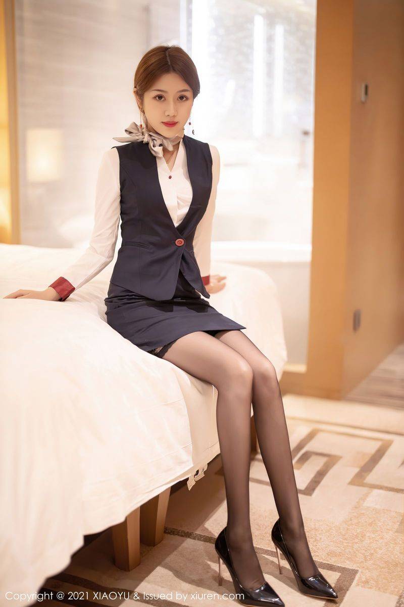 语画界美女模特梦梵黑丝美腿&空乘制服系列娇媚动人写真