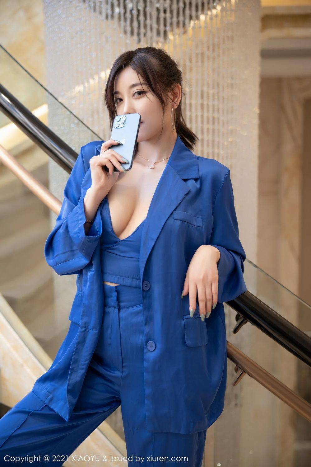 语画界性感女神杨晨晨sugar蓝色西装高挑身材私房飒爽旅拍