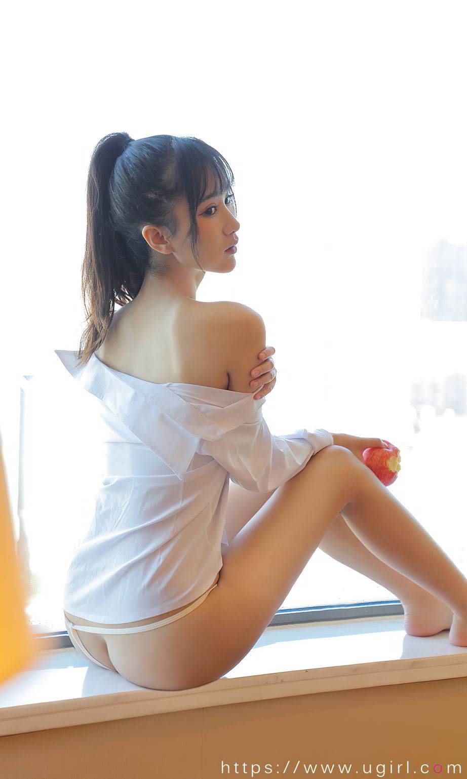 尤果圈美女模特喵酱白衬衫与丝质睡衣性感酝酿主题写真-14