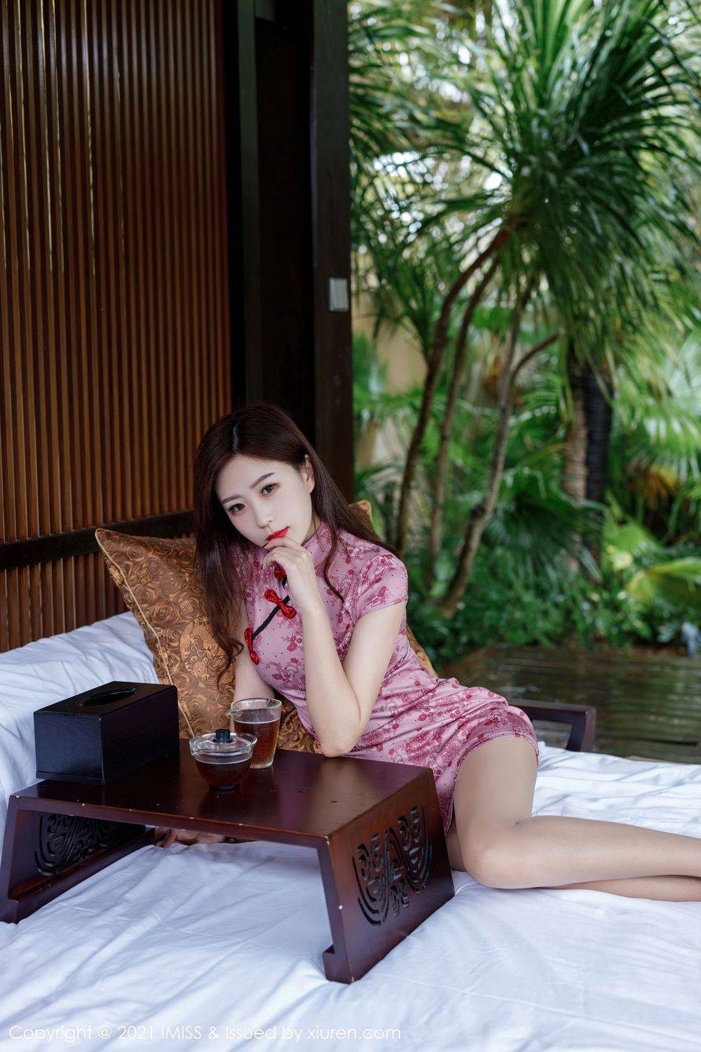 爱蜜社美女模特杨紫嫣Cynthia韵味旗袍丝袜美腿系列性感写真-10