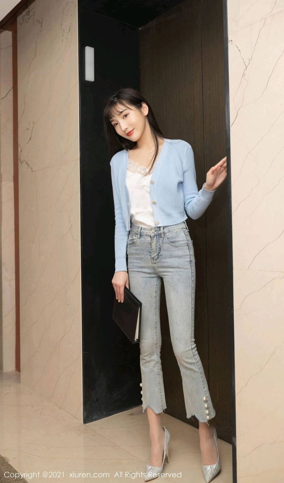 秀人网性感女神陆萱萱牛仔长裤丝袜美腿职场OL遭遇系列写真-33