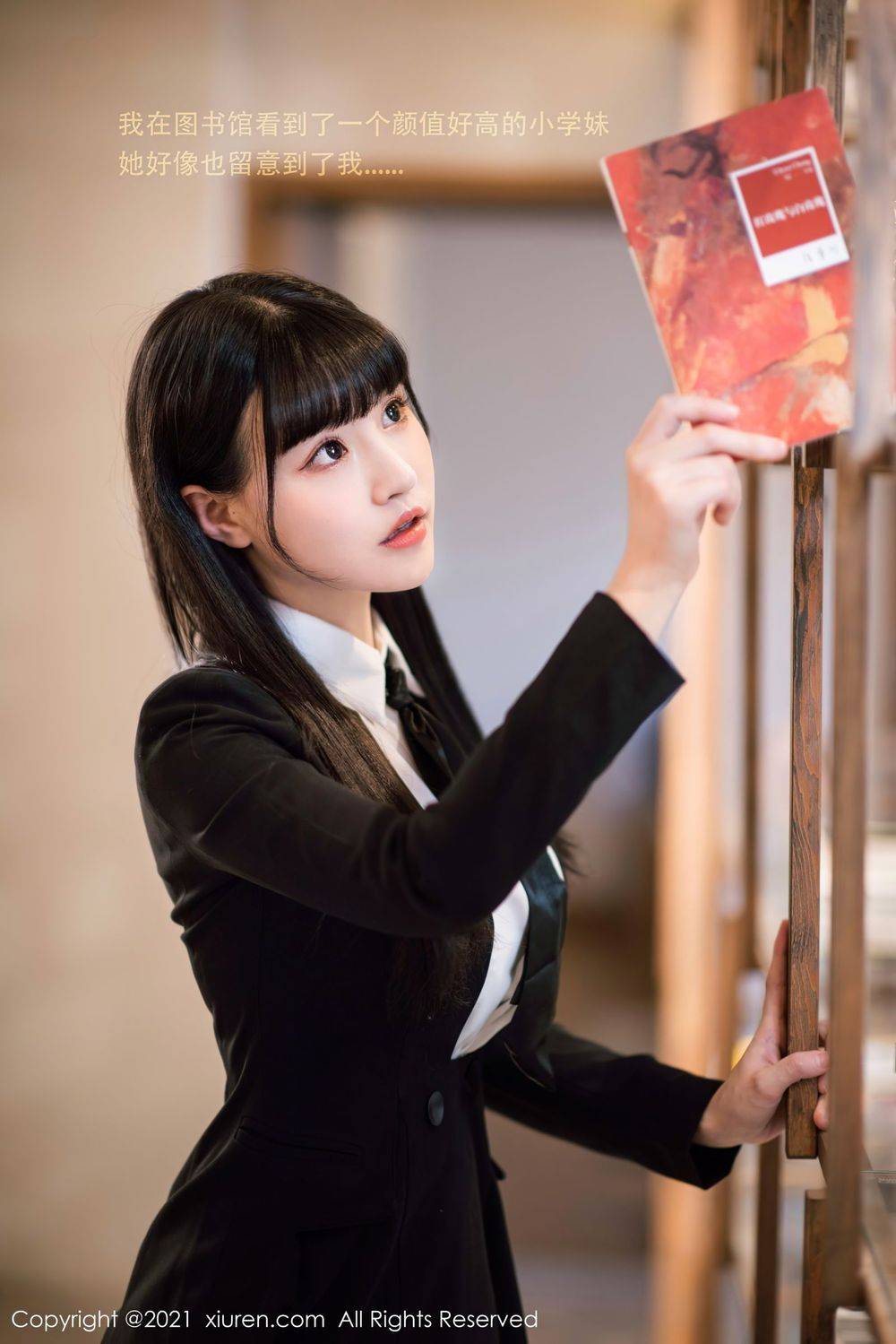 秀人网性感女神Flower朱可儿黑丝美腿校服图书馆场景写真