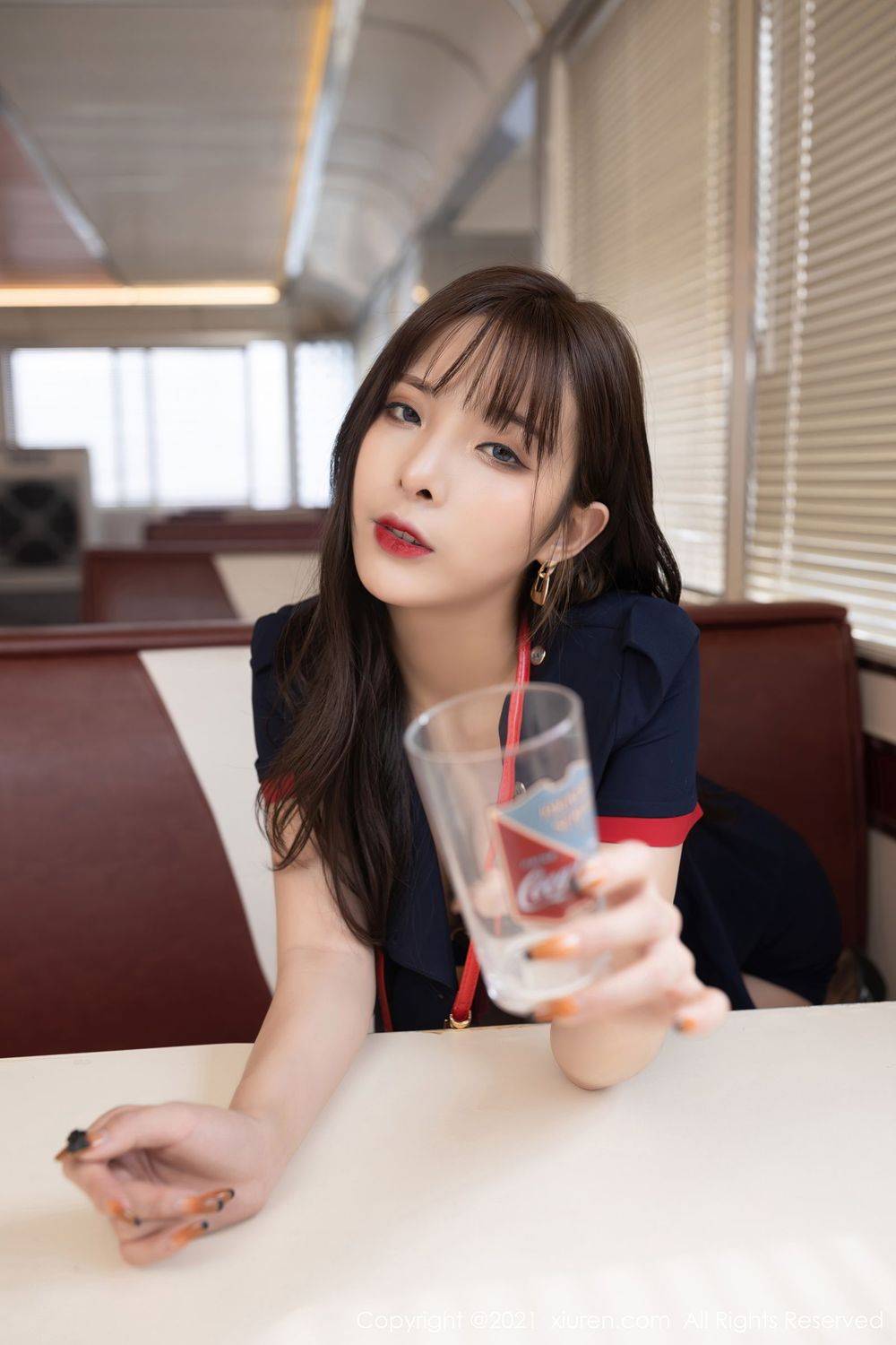 秀人网美女模特陈小喵咖啡厅女友日常角色扮演三亚旅拍-29