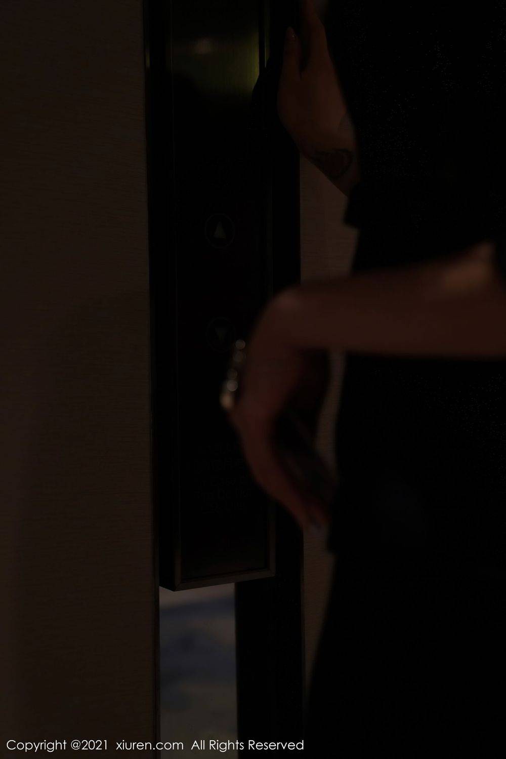 秀人网性感女神玉兔miki黑丝美腿情趣内衣职场OL媚态写真-9