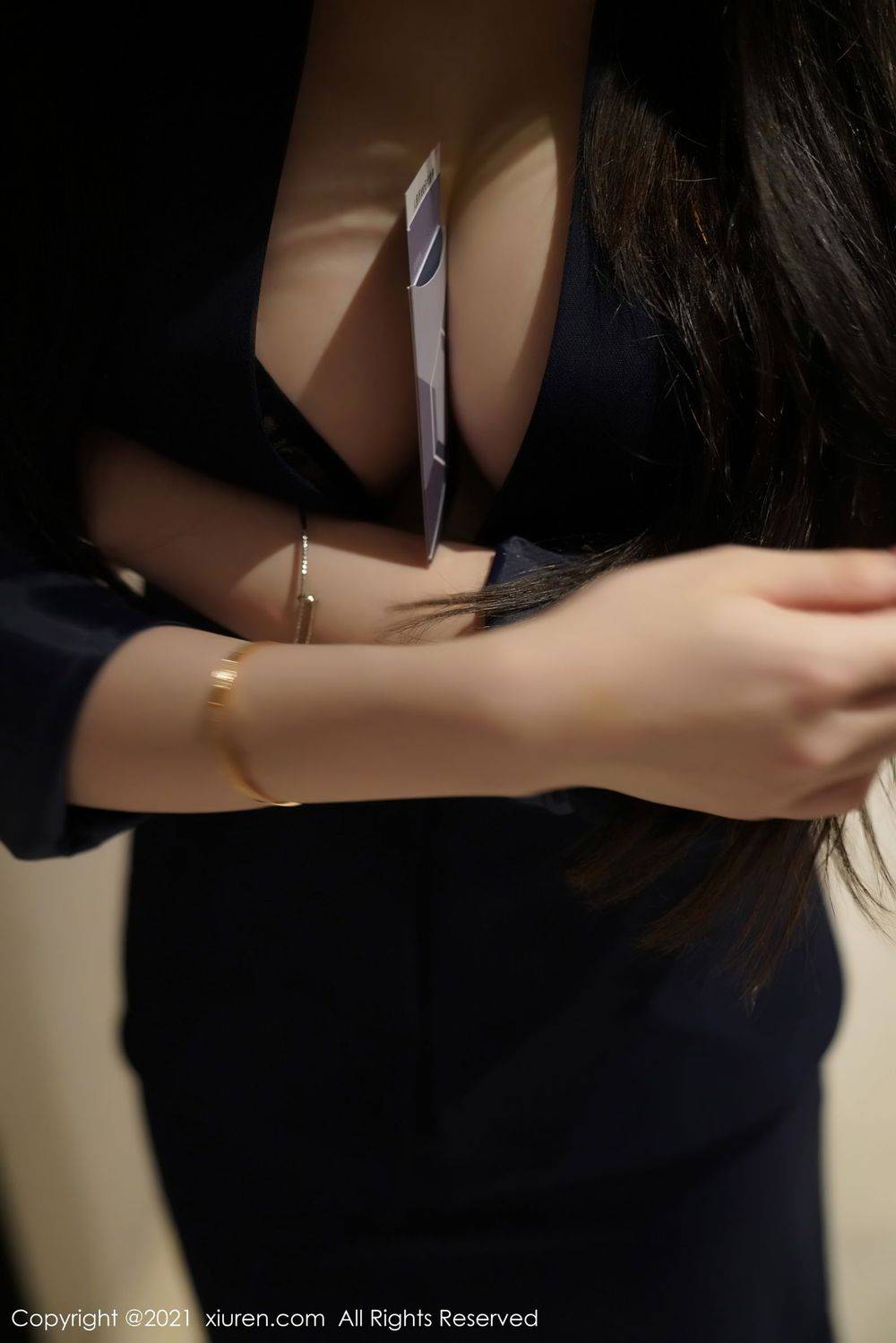 秀人网性感女神玉兔miki黑丝美腿情趣内衣职场OL媚态写真-15