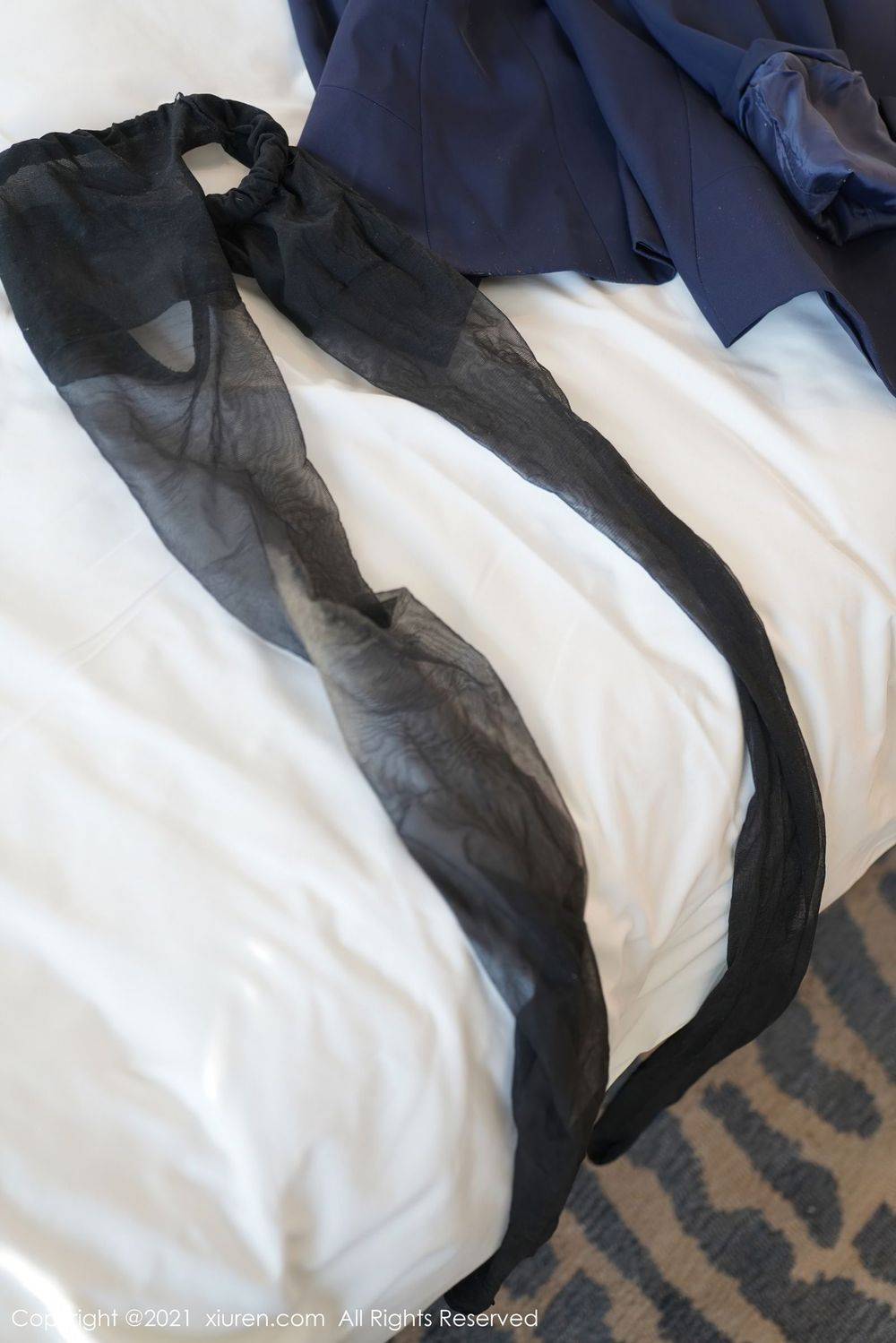 秀人网性感女神玉兔miki黑丝美腿情趣内衣职场OL媚态写真-71