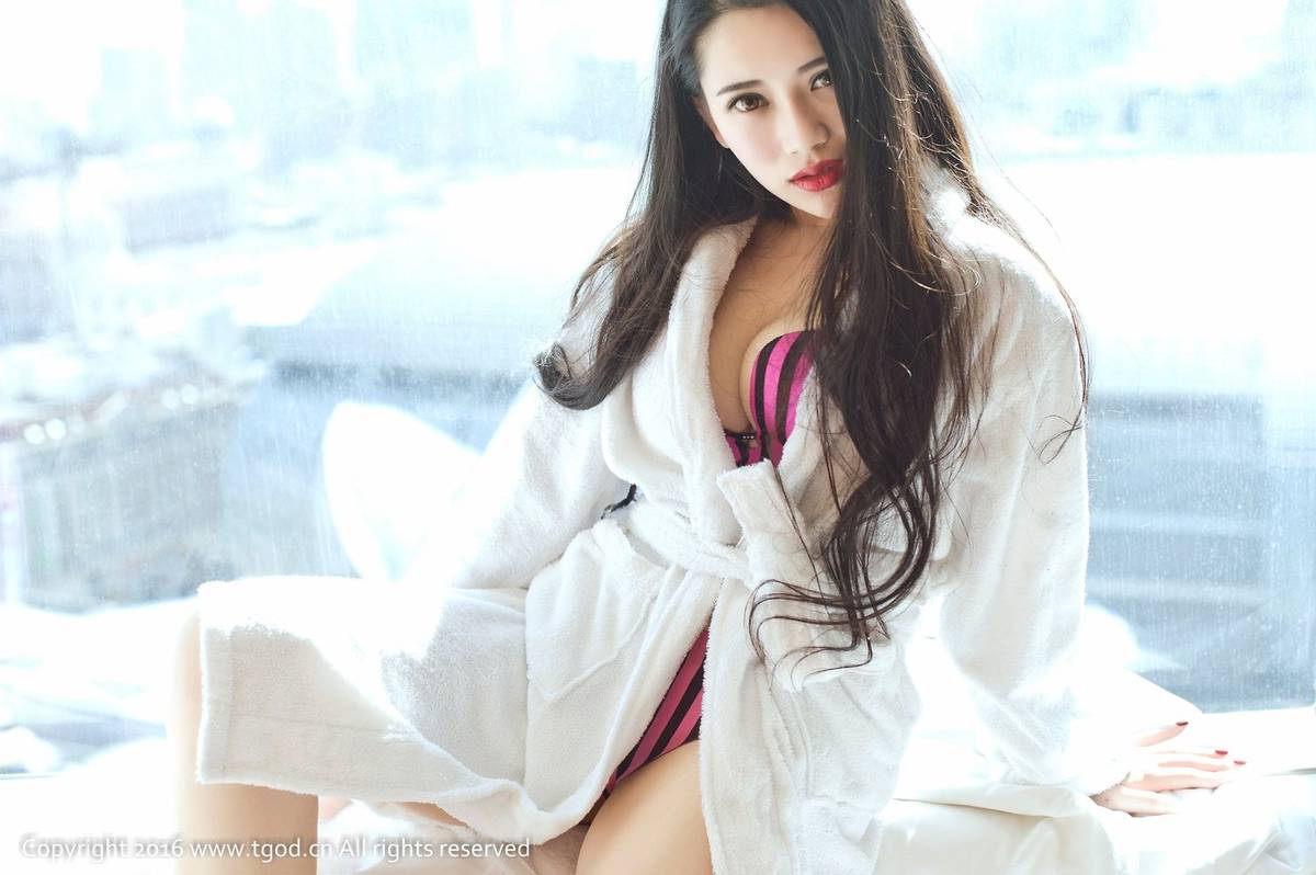 推女神北方姑娘朱小旭紧身死库水修长美腿内衣系列写真-35