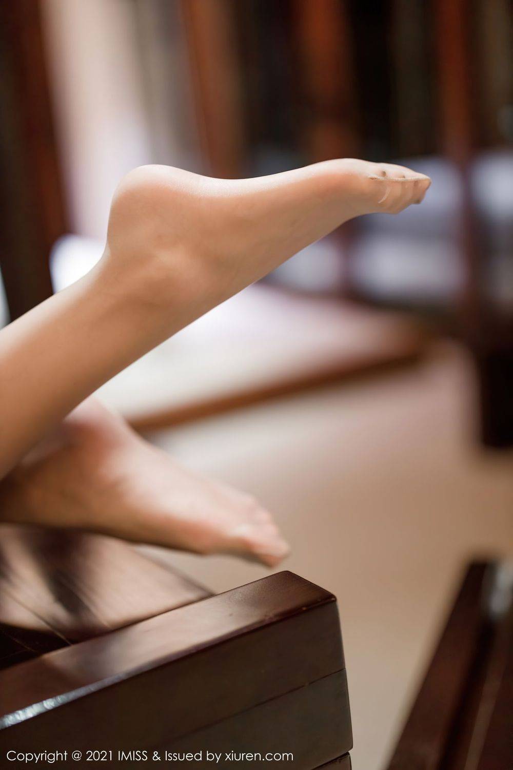 爱蜜社美女模特杨紫嫣Cynthia肉色丝袜黑色蕾丝性感长裙街拍-38