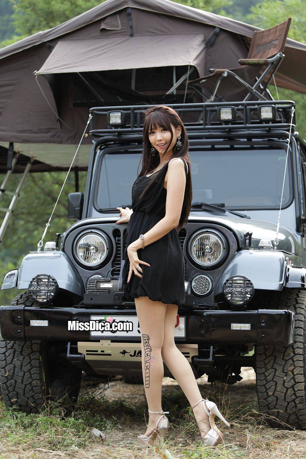 韩国极品车模李恩慧黑色连衣裙&黑直长发户外性感写真-4