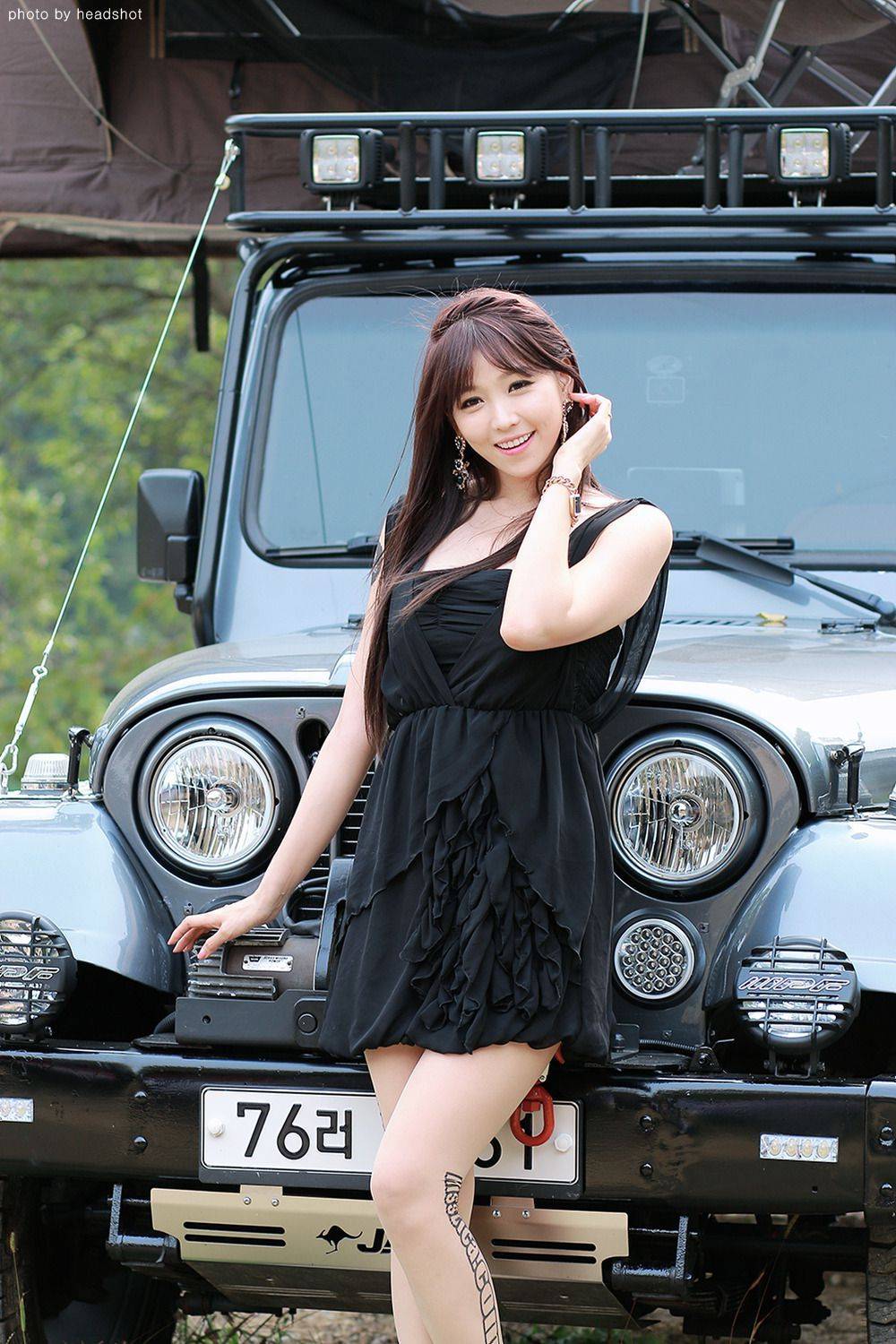 韩国极品车模李恩慧黑色连衣裙&黑直长发户外性感写真-17