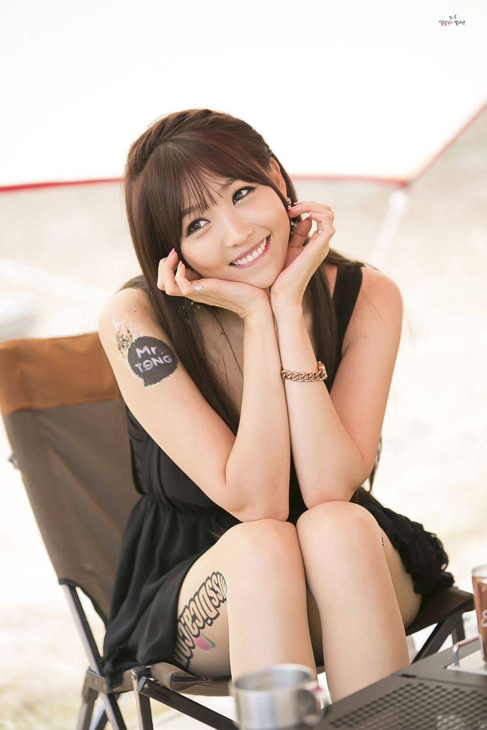 韩国极品车模李恩慧黑色连衣裙&黑直长发户外性感写真-26