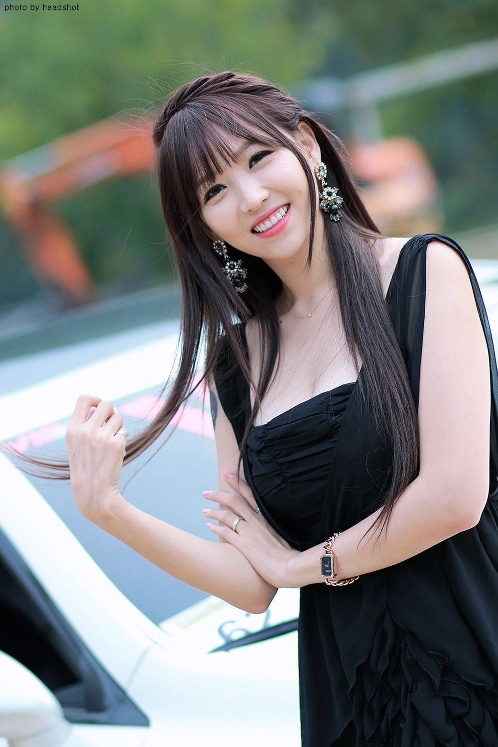 韩国极品车模李恩慧黑色连衣裙&黑直长发户外性感写真-57