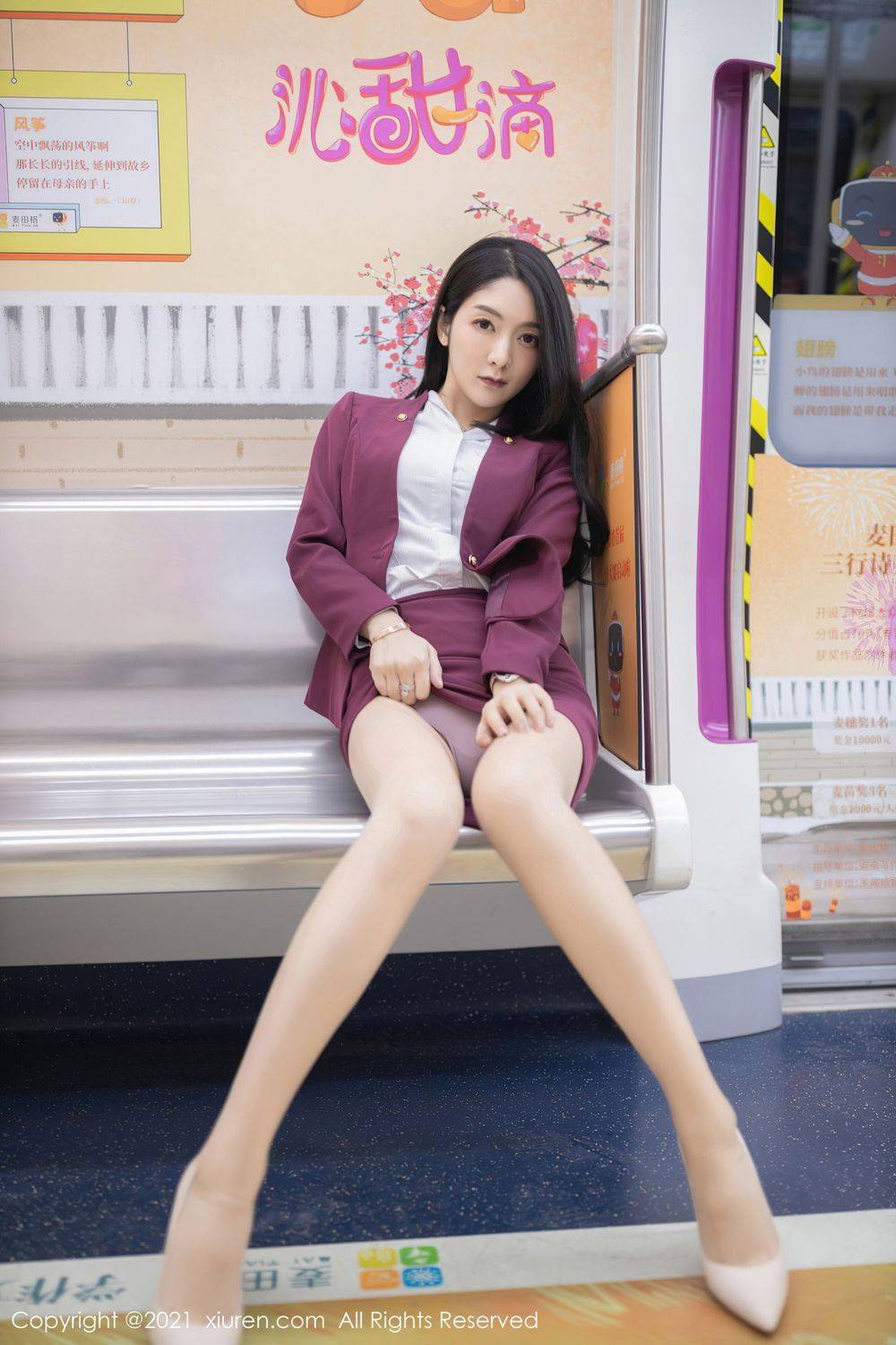 秀人网性感女神Angela小热巴丝袜美腿&酒红色职业装娇媚写真-21