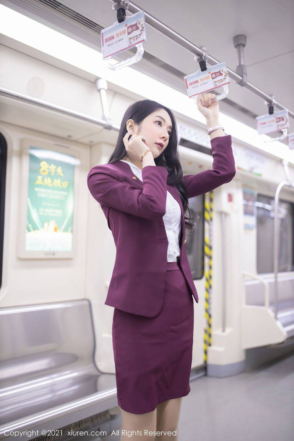 秀人网性感女神Angela小热巴丝袜美腿&酒红色职业装娇媚写真-13