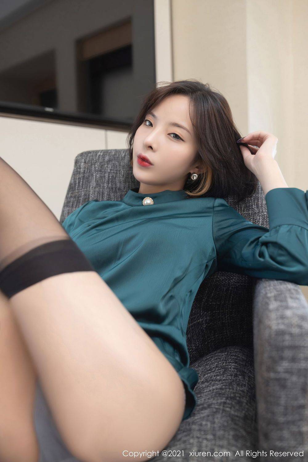 秀人网美女模特陈小喵黑丝美腿职场OL装扮商业谈判主题写真-29