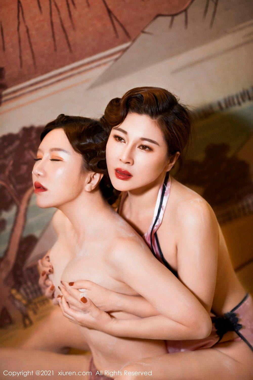 秀人网性感姐妹花Lucky沈欢欣和她的小姐妹拉拉大尺度合集-19