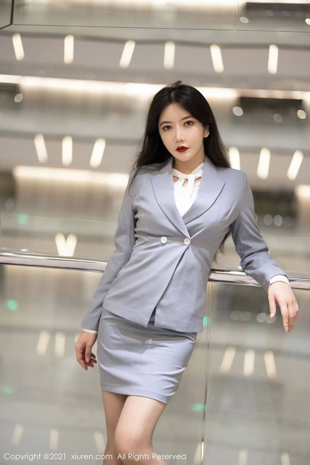 秀人网性感女神心妍公主丝袜美腿职场OL制服系列娇艳写真