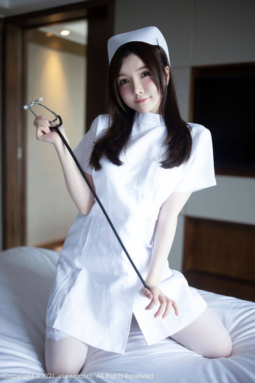秀人网美女模特糯美子Mini洁白护士制服系列姿态诱人写真-9