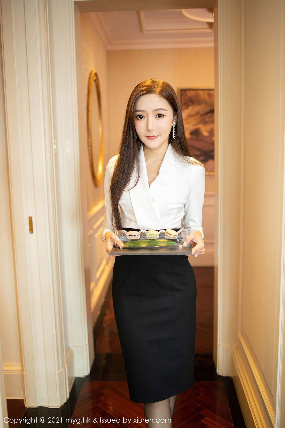 美媛馆性感女神王馨瑶yanni黑丝美腿职场OL系列生日主题写真