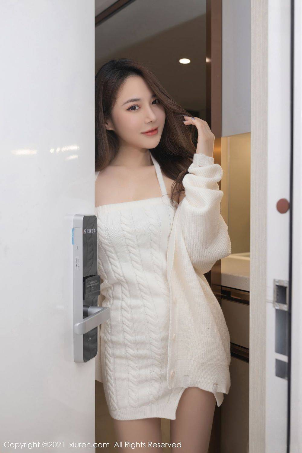 秀人网美女模特鱼子酱Fish丝袜美腿居家人妻系列性感写真-3