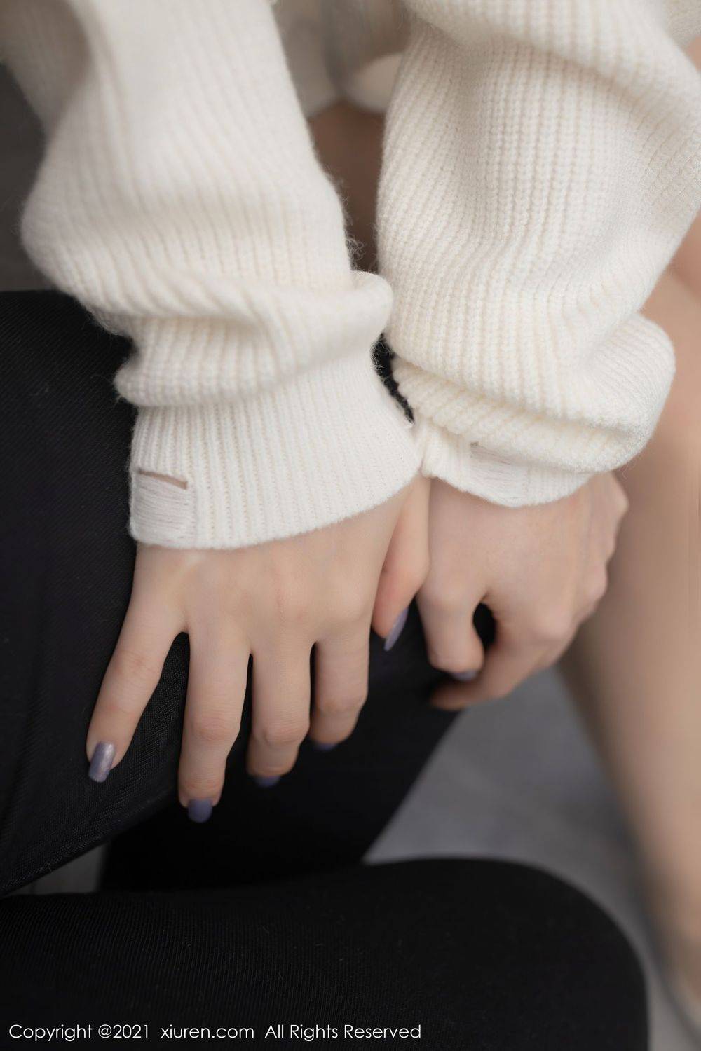 秀人网美女模特鱼子酱Fish丝袜美腿居家人妻系列性感写真-11