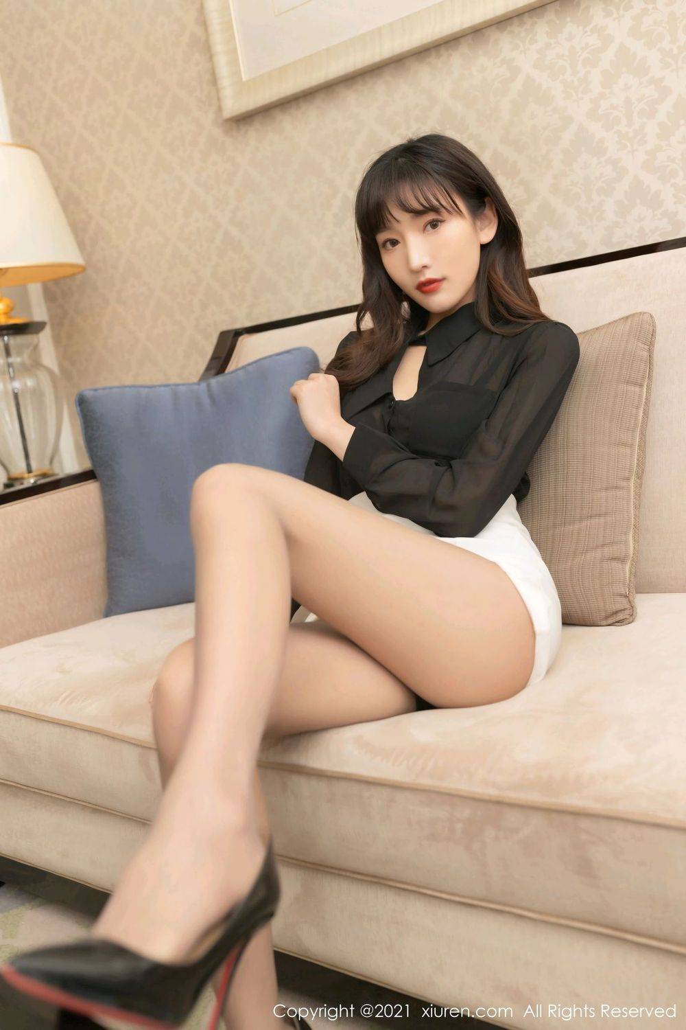 秀人网美女模特陆萱萱丝袜美腿黑色内衣直播系列成都旅拍-8