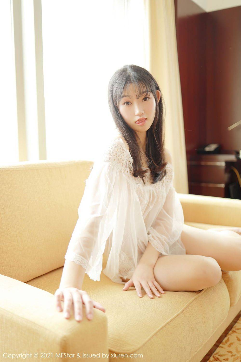 模范学院新人模特母崽崽轻薄服饰阳光午后性感魅力写真-6