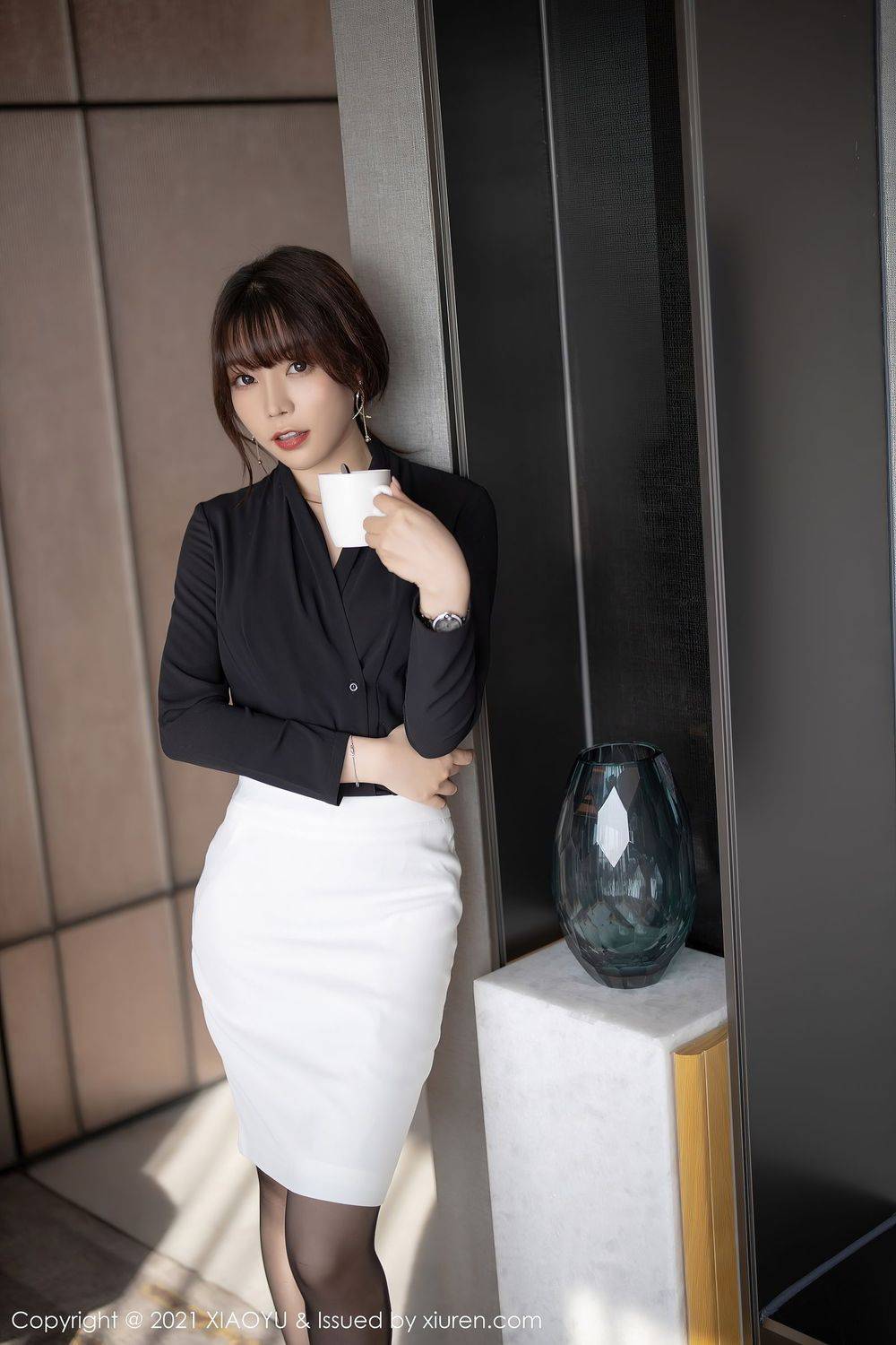 语画界性感女神芝芝Booty职场秘书OL镂空内衣修长玉足写真-2