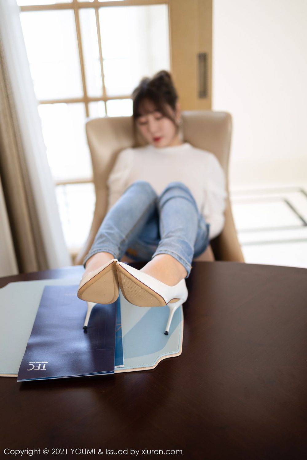 尤蜜荟性感女神王雨纯牛仔长裤熟女气息撩人心怀厦门旅拍-25