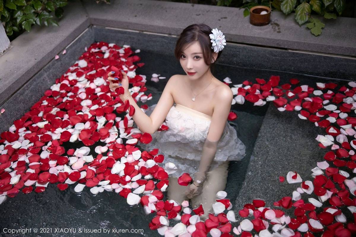 语画界性感女神杨晨晨sugar花瓣浴湿身诱惑系列西双版纳旅拍-15