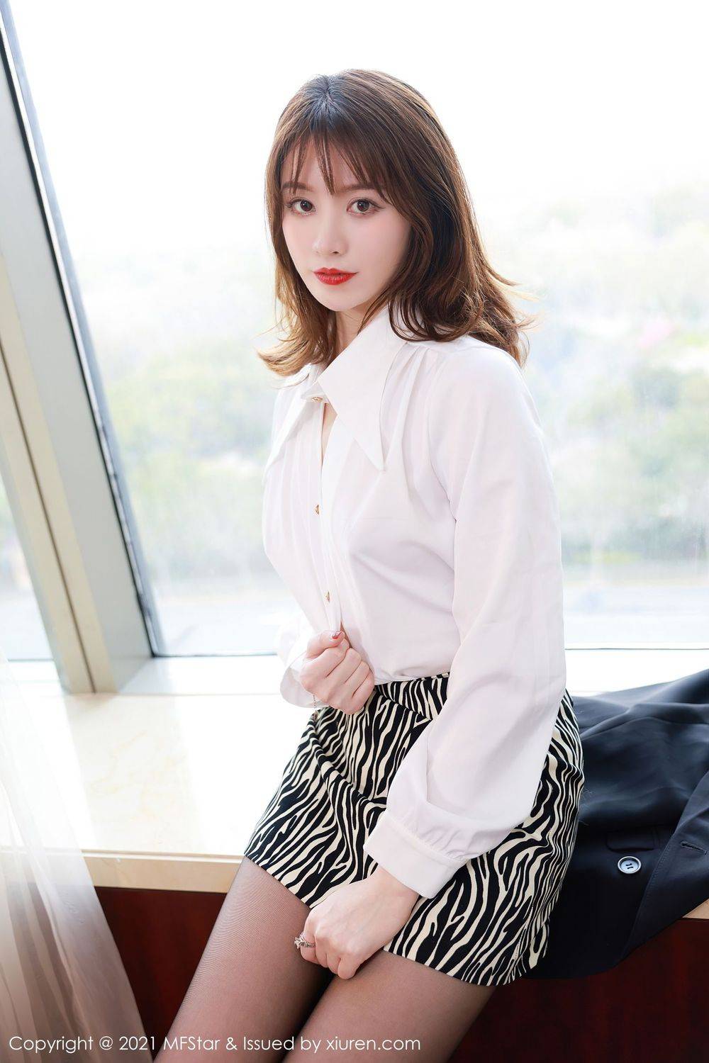 模范学院性感女神yoo优优白衬衫黑丝美腿贵族风格校服写真-17