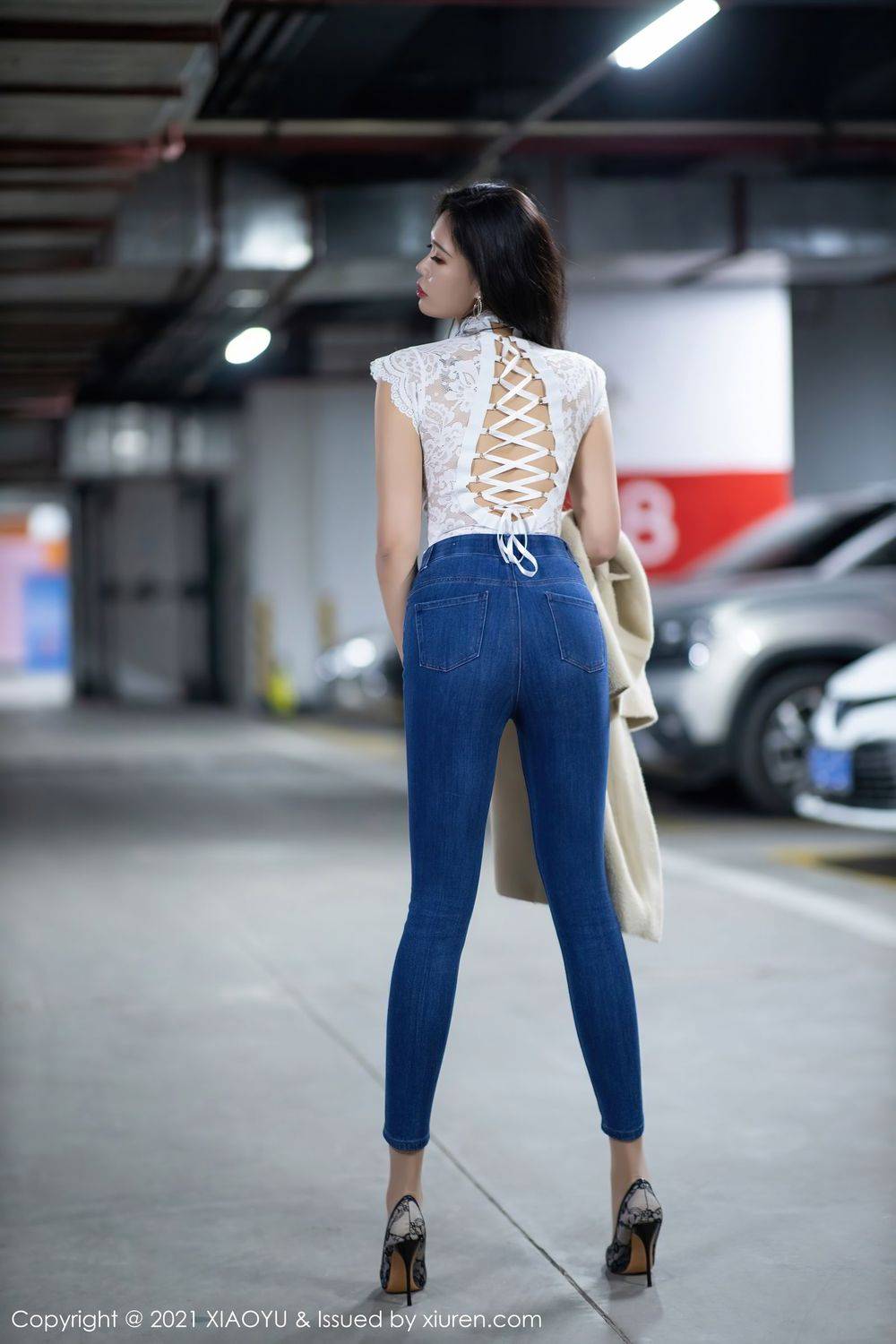 语画界美女模特小娜比直率牛仔裤镂空内衣车拍主题写真-3