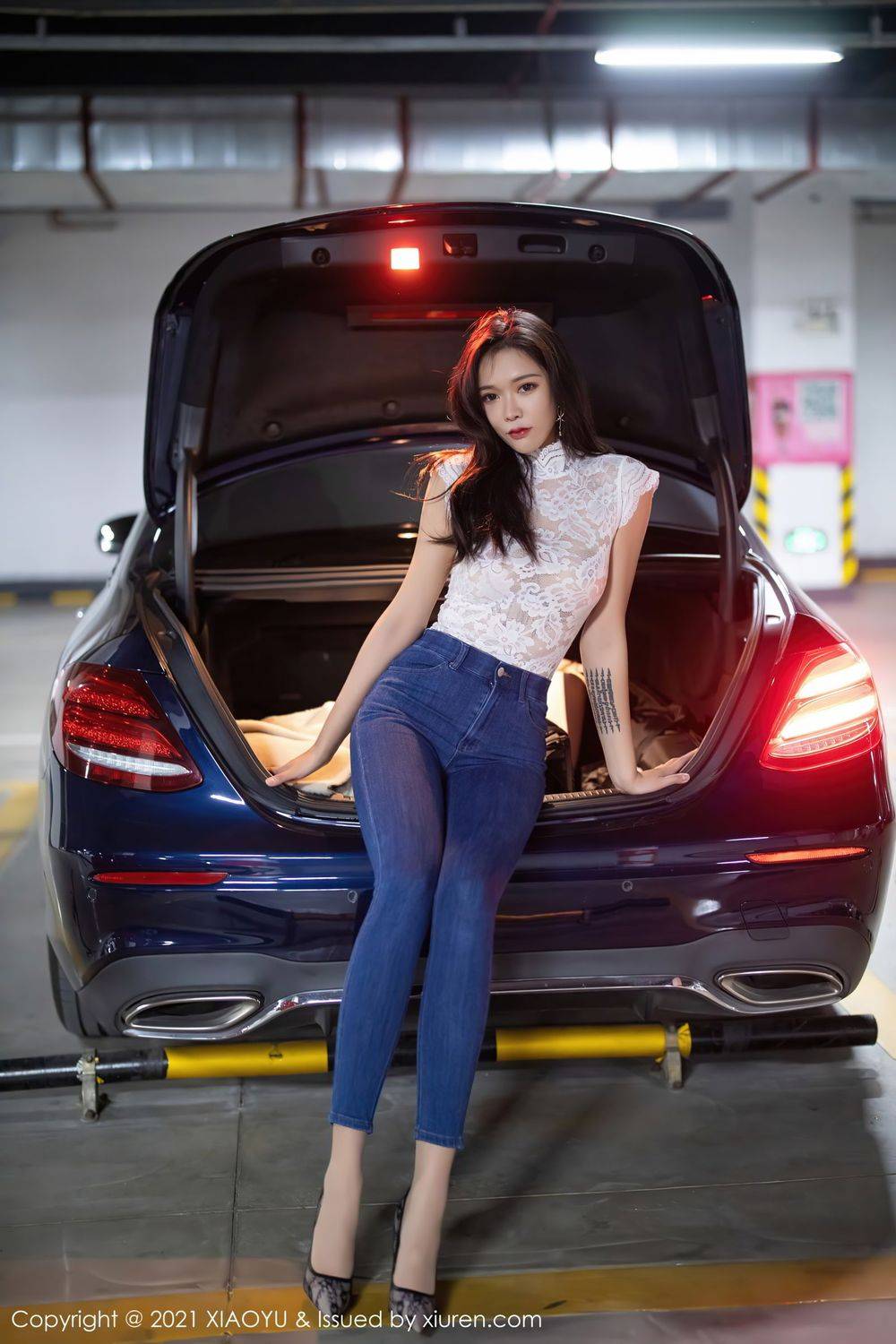语画界美女模特小娜比直率牛仔裤镂空内衣车拍主题写真-6