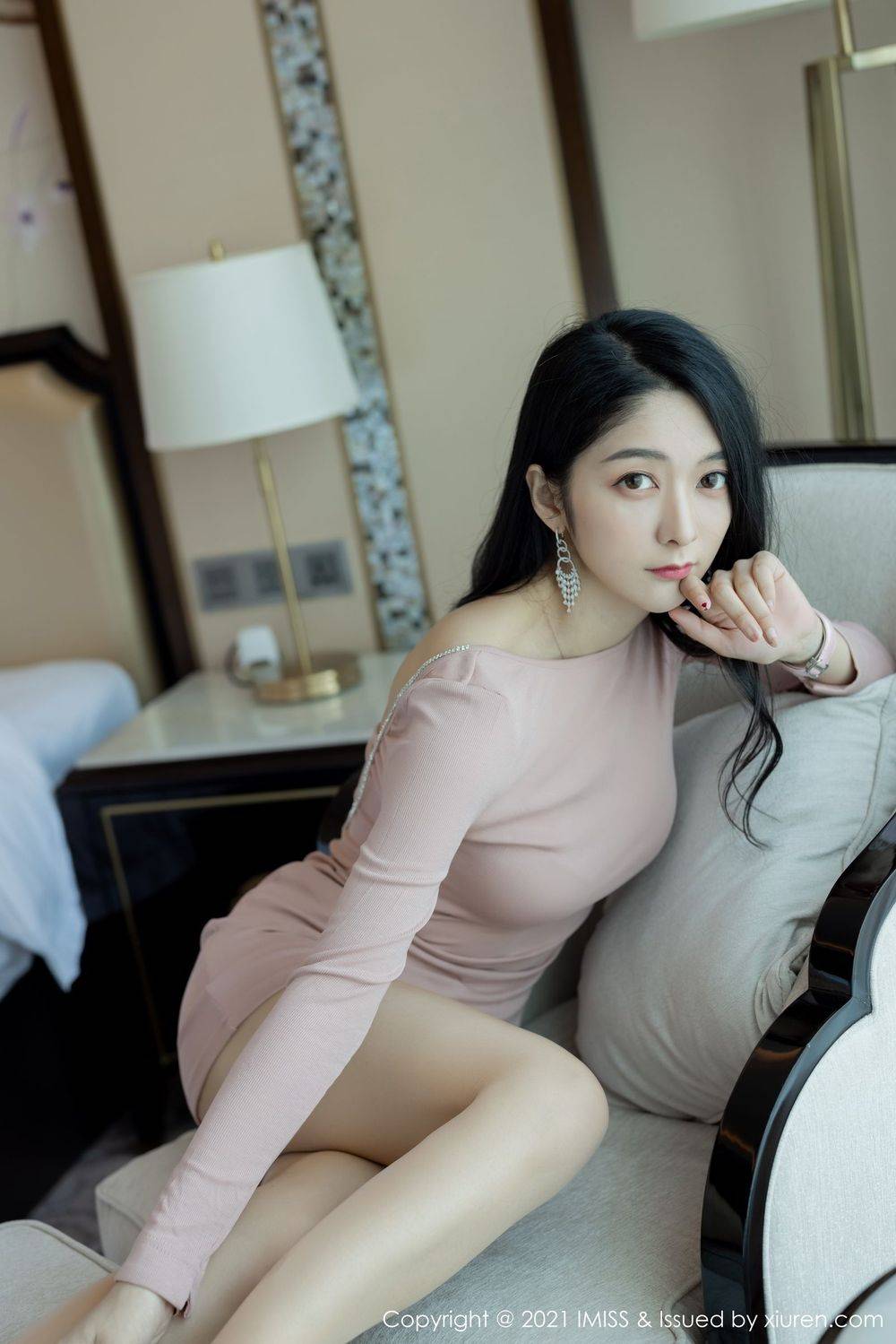 爱蜜社性感女神Angela小热巴丝袜美腿粉色内衣系列外拍写真-23