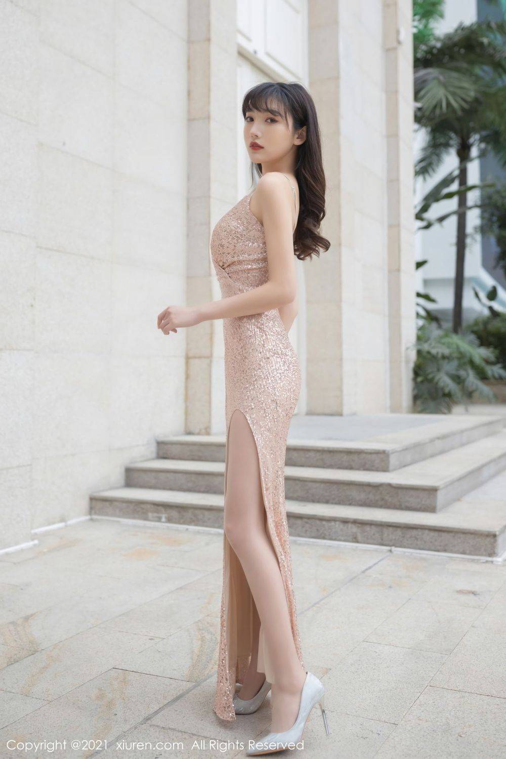 秀人网美女模特陆萱萱丝袜美腿高开叉礼裙系列成都旅拍-33