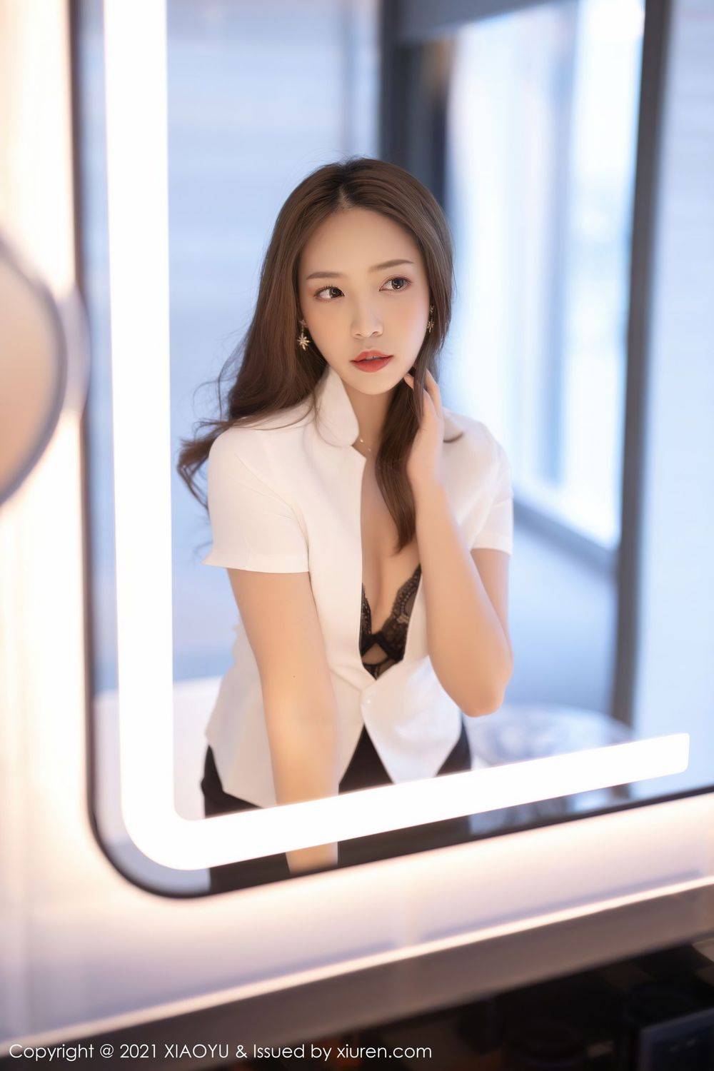 语画界美女模特郑颖姗白衬衫黑丝美腿职场OL系列魅惑写真-3