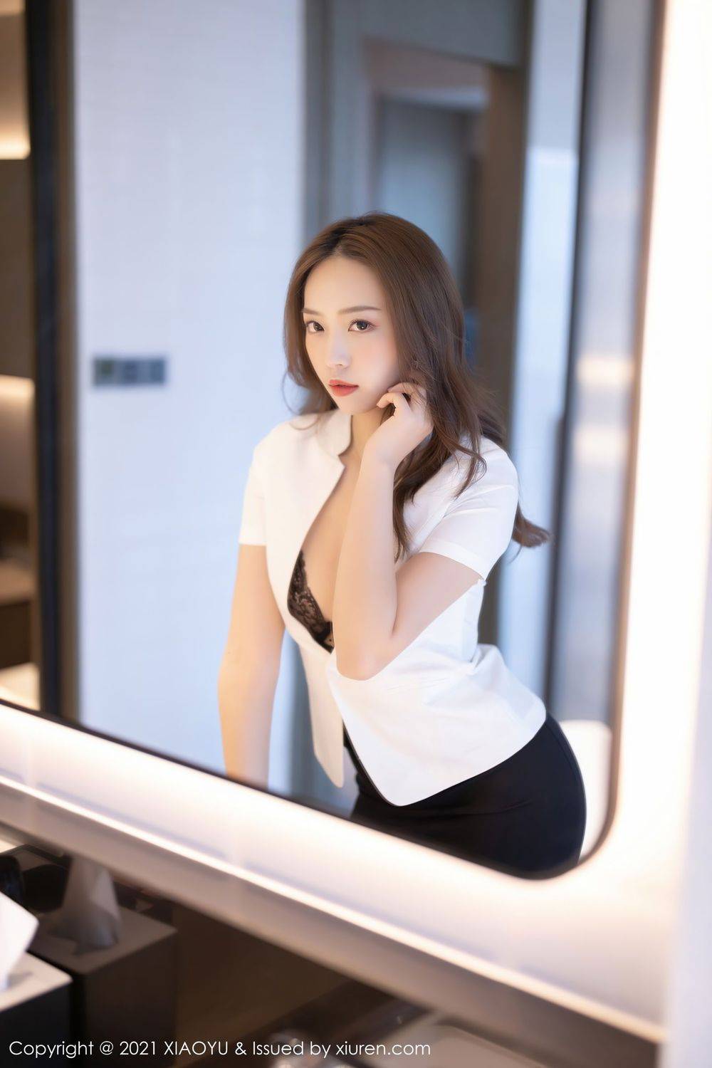 语画界美女模特郑颖姗白衬衫黑丝美腿职场OL系列魅惑写真-4