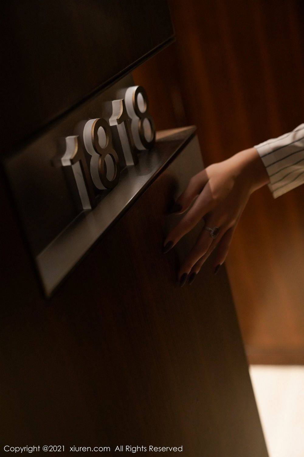 秀人网美女模特蓝夏Akasha黑丝美腿酒店偶遇系列北京旅拍-4