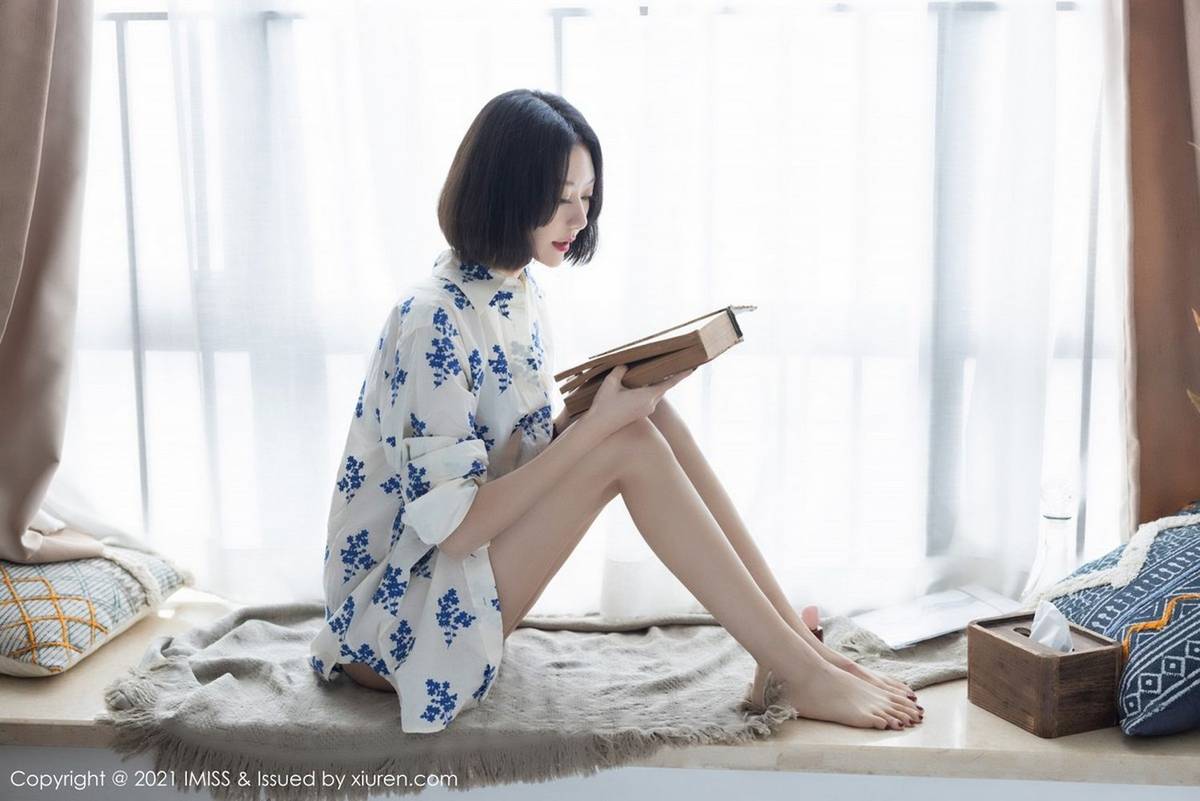 爱蜜社气质美女付艺轩Renee丝足美腿性感内衣系列私房写真