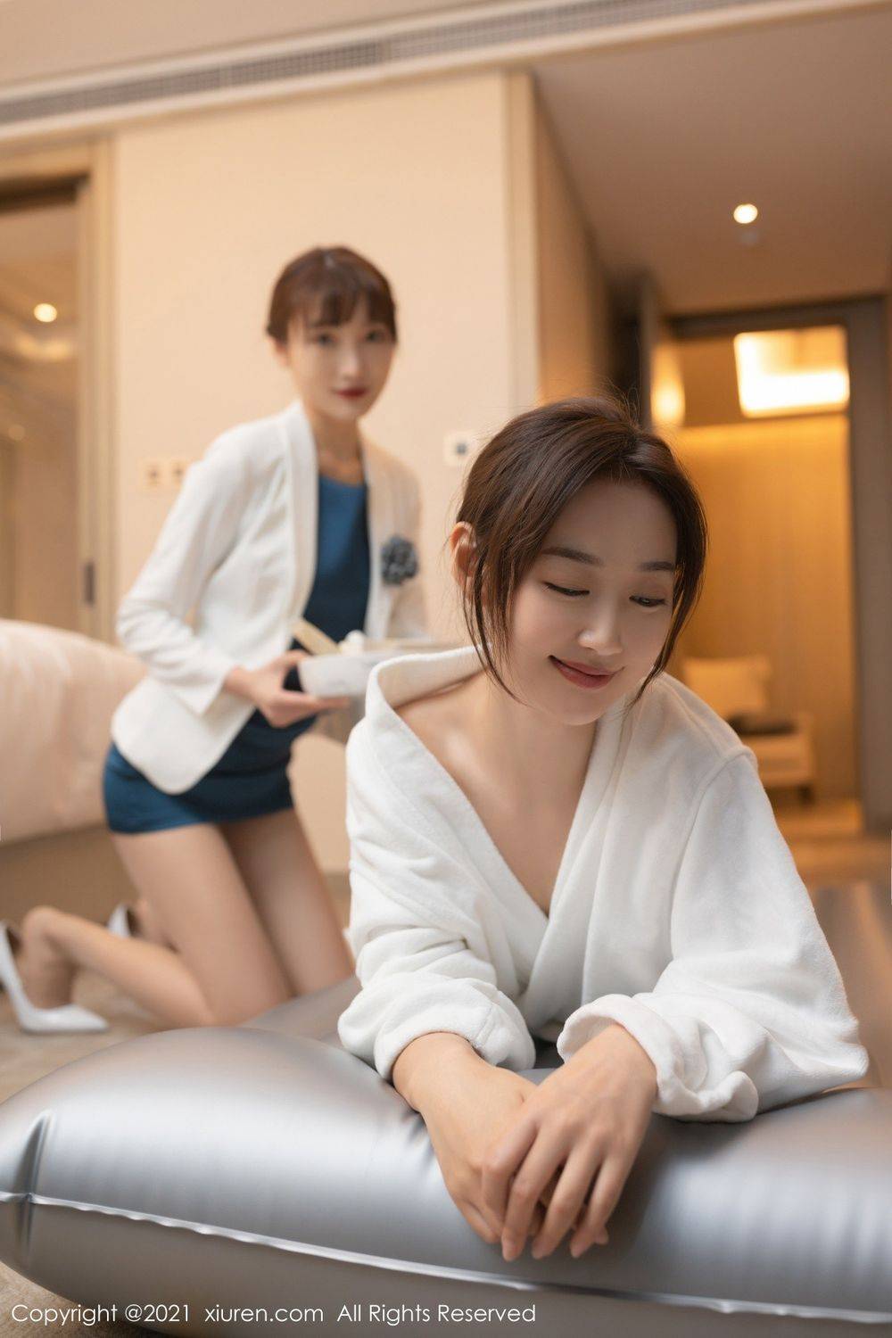 秀人网性感姐妹花唐安琪＆陆萱萱火辣身材酒店SPA主题写真-16