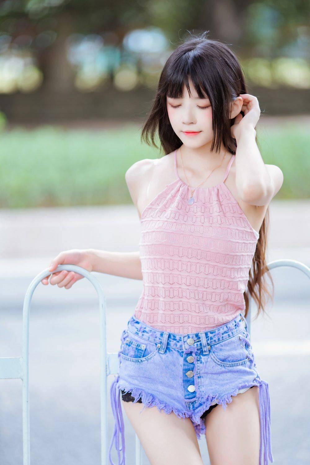 网红COSER桜桃喵粉色服饰+清纯连身裙秀完美身材户外写真-28