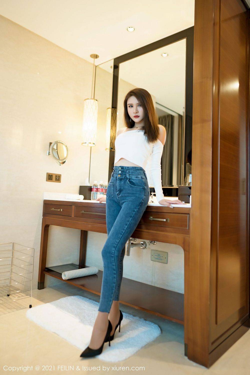 嗲囡囡性感女神Emily顾奈奈酱牛仔裤&丝袜美腿&内衣系列写真