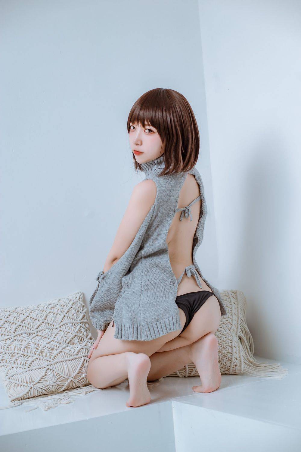 动漫博主二佐Nisa洞洞网红毛衣齐肩短发居家私房性感美图-14