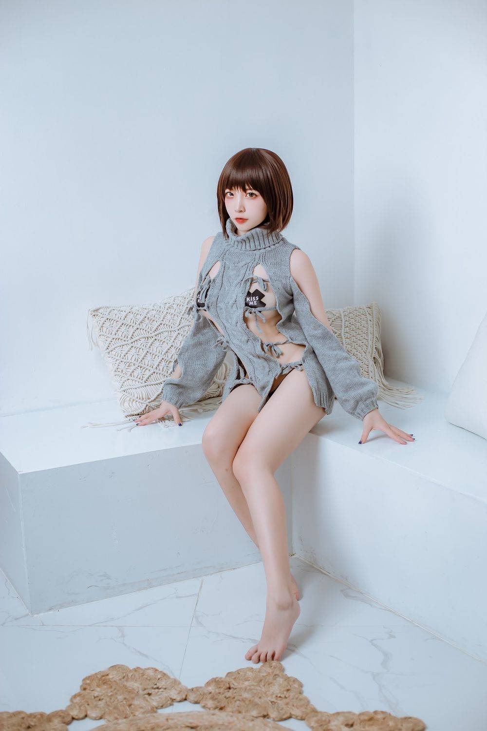 动漫博主二佐Nisa洞洞网红毛衣齐肩短发居家私房性感美图-16