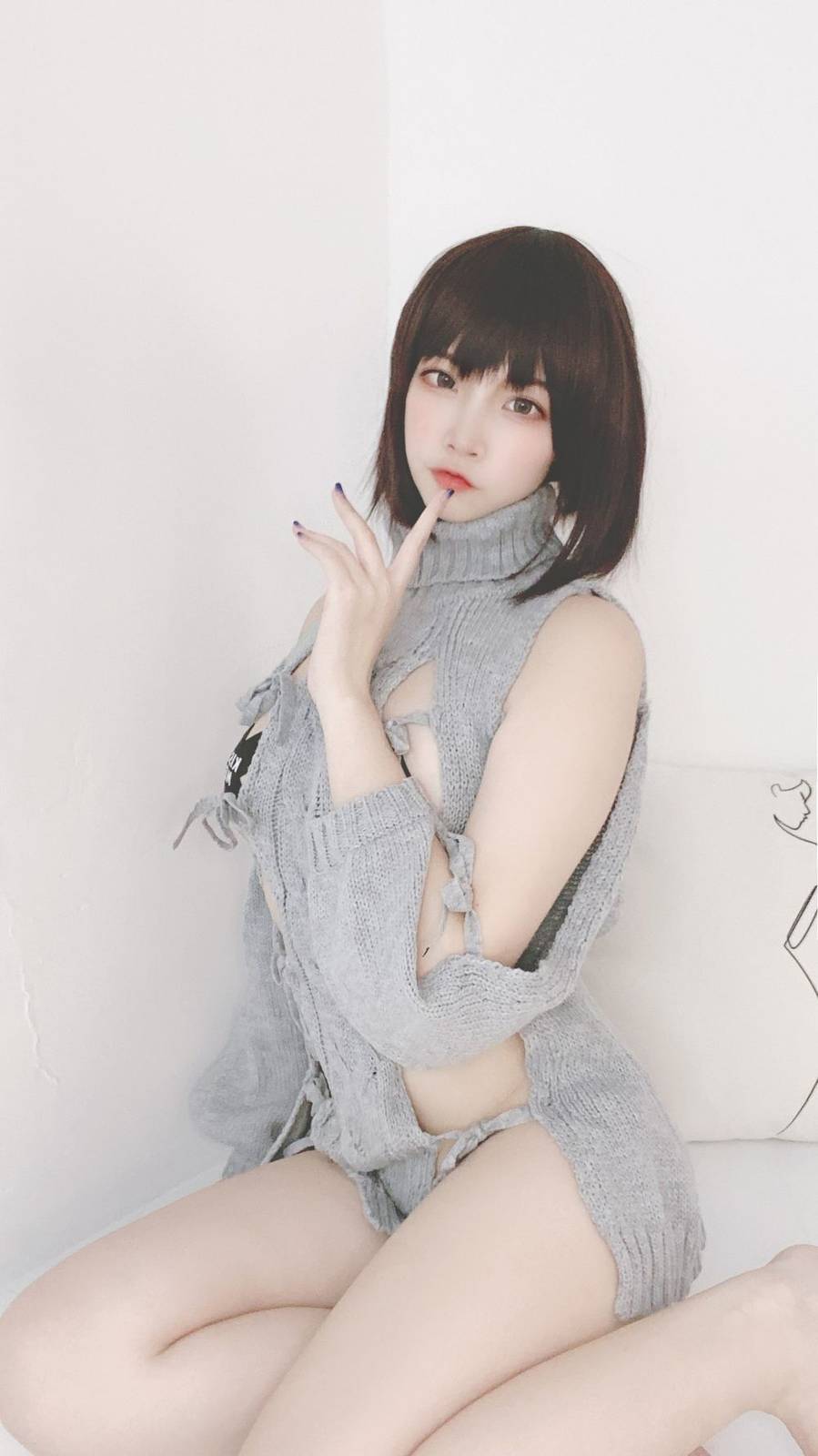 动漫博主二佐Nisa洞洞网红毛衣齐肩短发居家私房性感美图-45