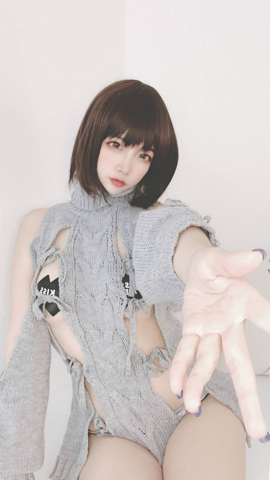 动漫博主二佐Nisa洞洞网红毛衣齐肩短发居家私房性感美图-49