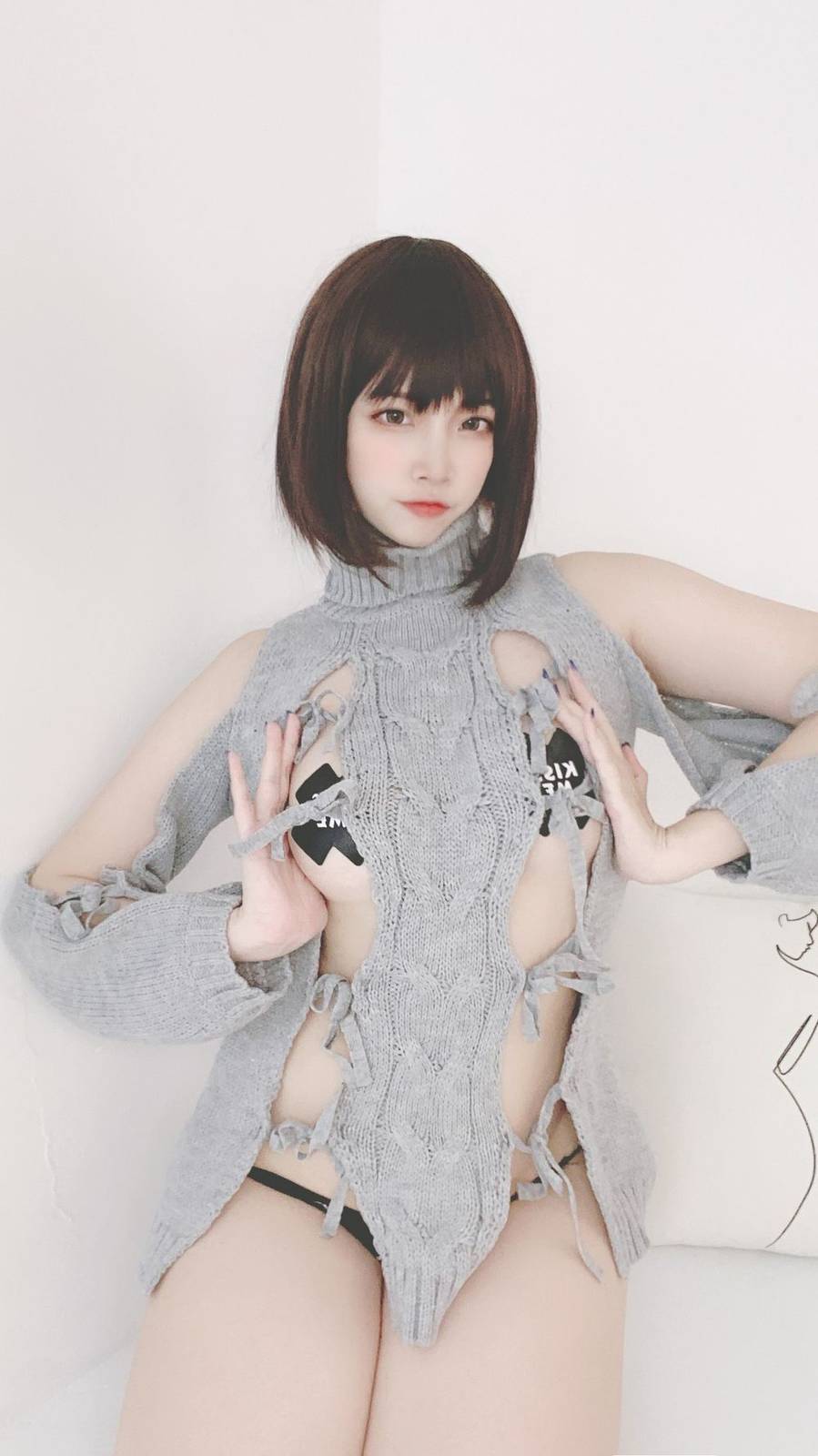 动漫博主二佐Nisa洞洞网红毛衣齐肩短发居家私房性感美图-57